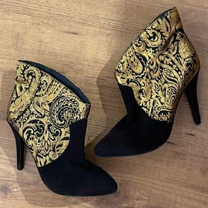 Amazing Size 7 Black suede boots with gold detail